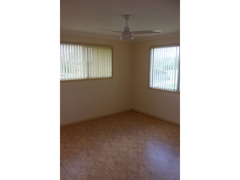 25 Desmond Drive, Toogoom QLD 4655