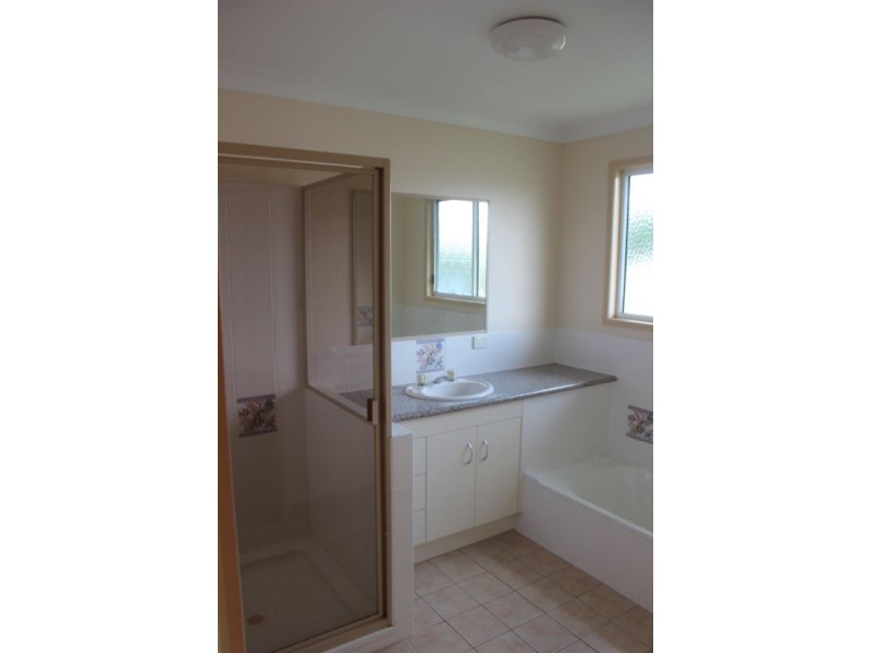 25 Desmond Drive, Toogoom QLD 4655