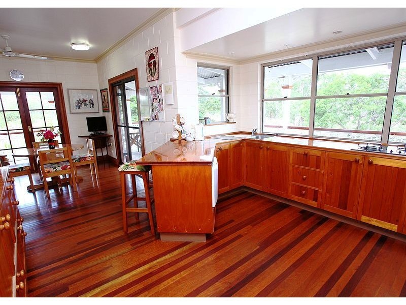 751 Teddington Rd, Teddington QLD 4650