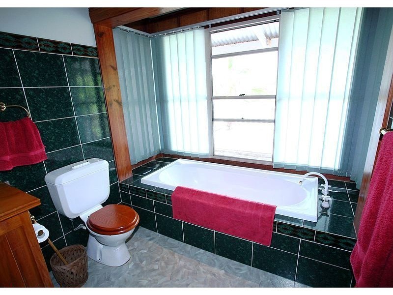 751 Teddington Rd, Teddington QLD 4650