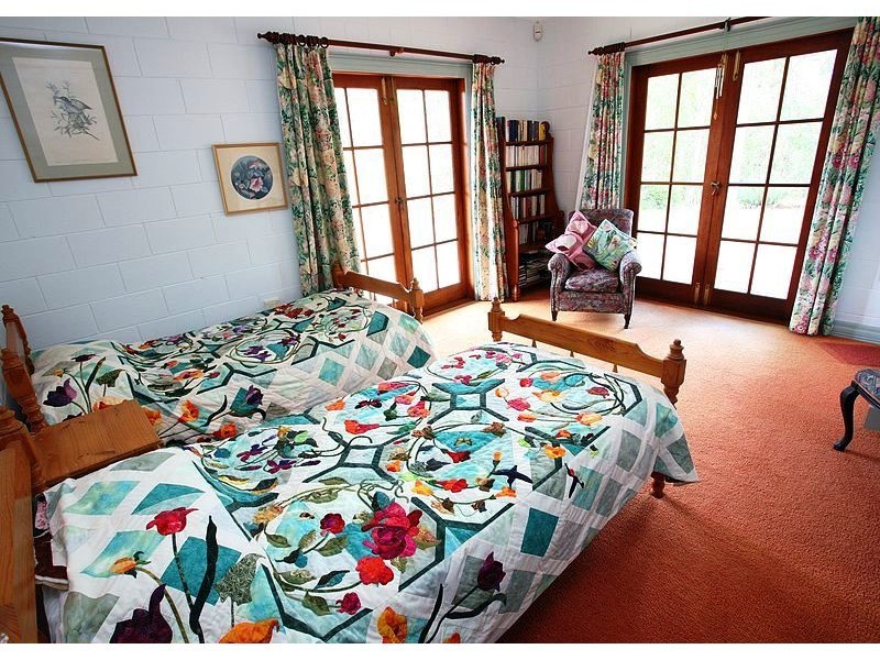 751 Teddington Rd, Teddington QLD 4650