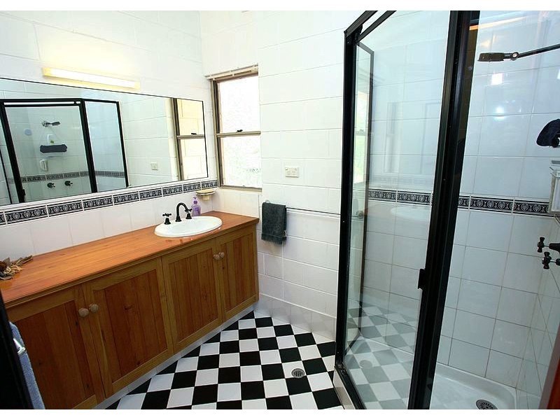 751 Teddington Rd, Teddington QLD 4650