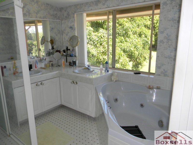 18 Treehaven Way, Maleny QLD 4552
