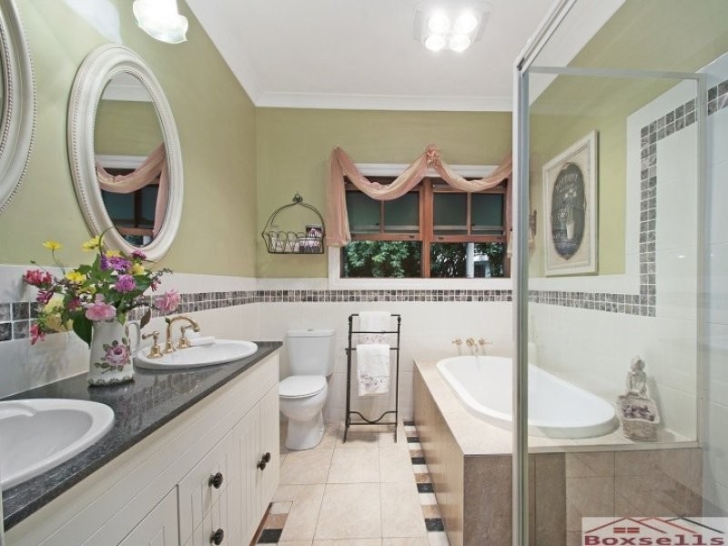 56 Gumland Drive, Maleny QLD 4552