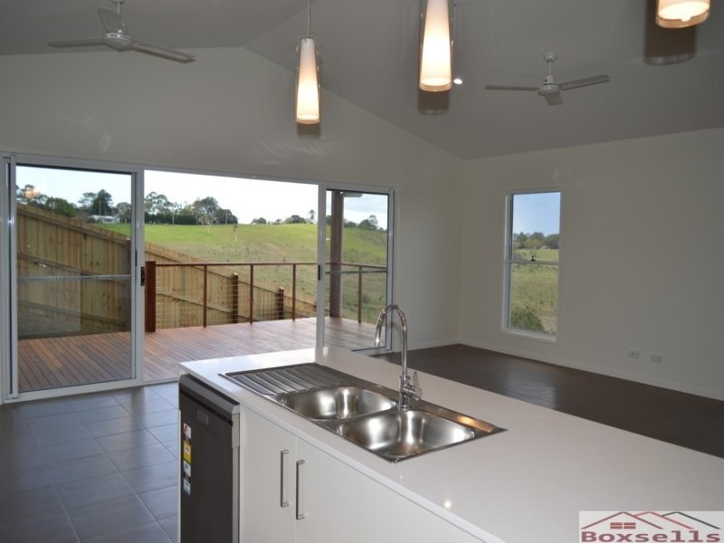 19 Cloudwalk Drive, Maleny QLD 4552