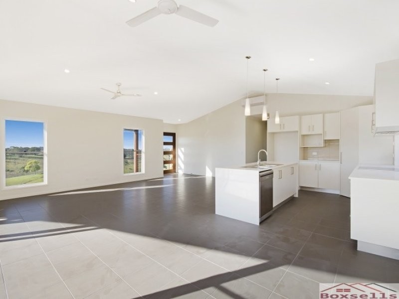 19 Cloudwalk Drive, Maleny QLD 4552