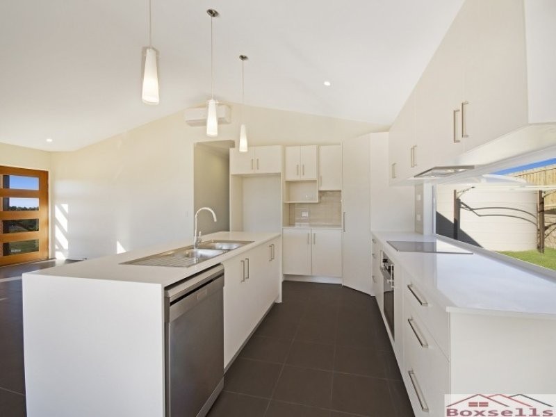 19 Cloudwalk Drive, Maleny QLD 4552