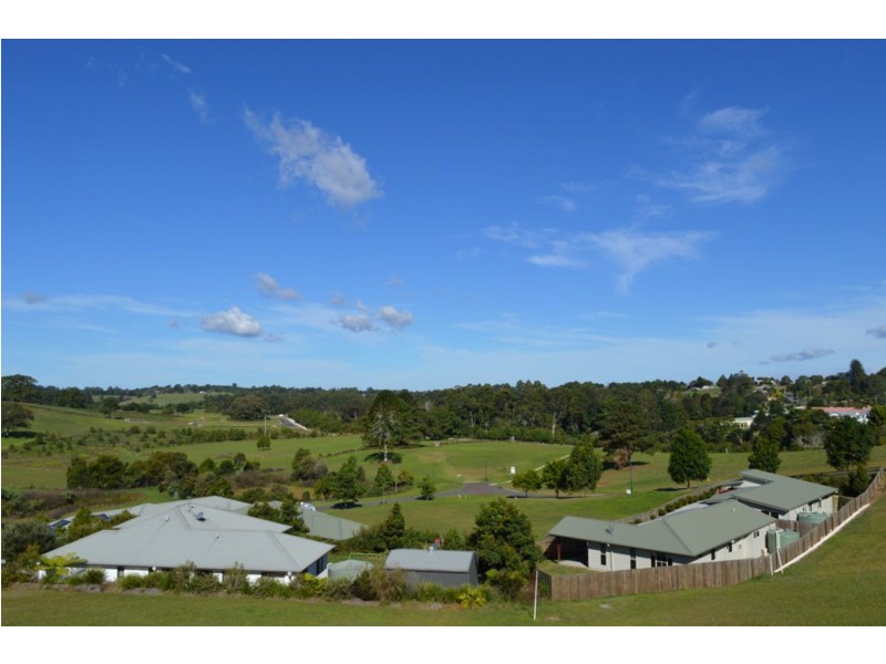 10 Snowwood Avenue, Maleny QLD 4552