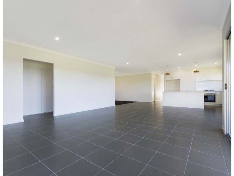 10 Snowwood Avenue, Maleny QLD 4552