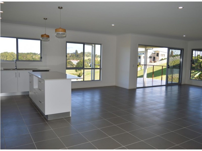 10 Snowwood Avenue, Maleny QLD 4552