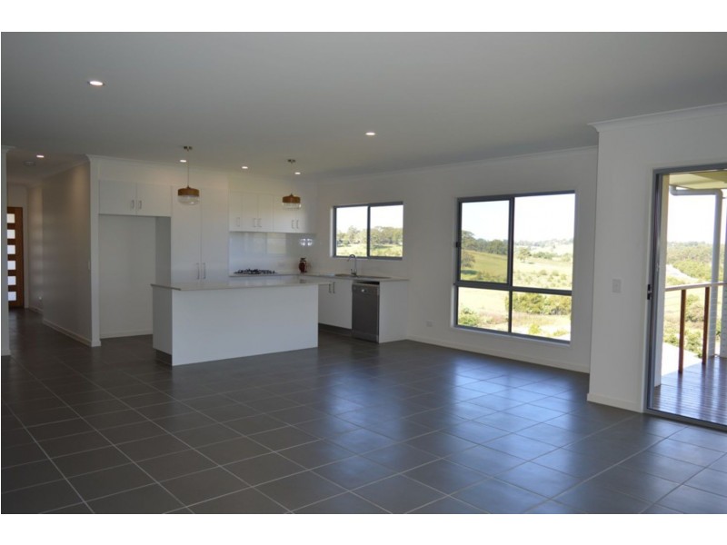 10 Snowwood Avenue, Maleny QLD 4552