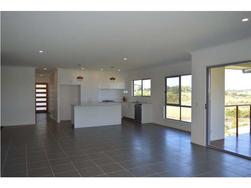 10 Snowwood Avenue, Maleny QLD 4552