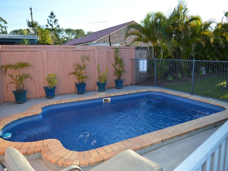 4 Rosewood Court, Landsborough QLD 4550