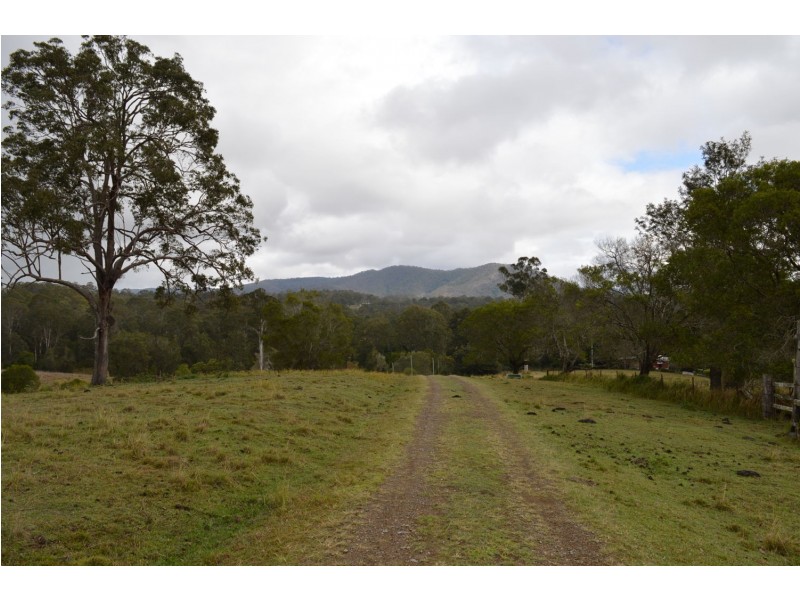 39 Aherns Road, Maleny QLD 4552