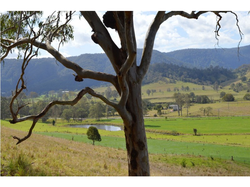 62 Scrubby Creek Road, Maleny QLD 4552