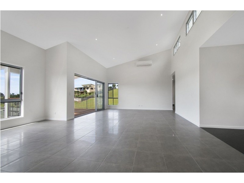 12 Snowwood Avenue, Maleny QLD 4552