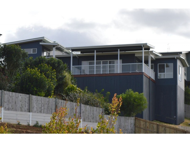 17 Greenhills Esplanade, Maleny QLD 4552