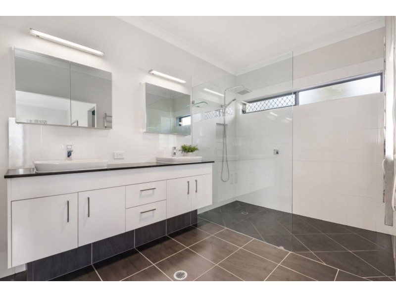 55 Palm Street, Maleny QLD 4552