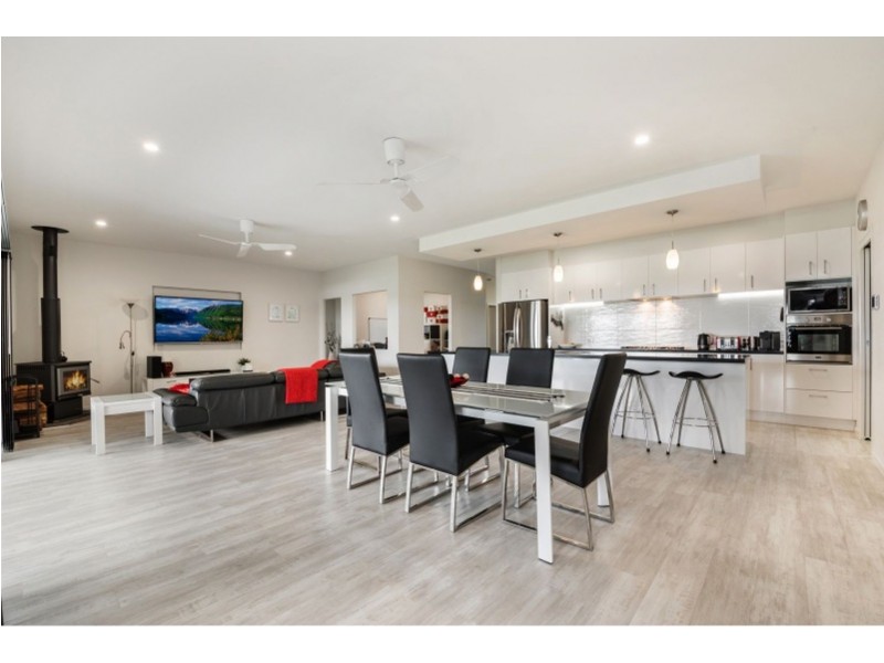 55 Palm Street, Maleny QLD 4552