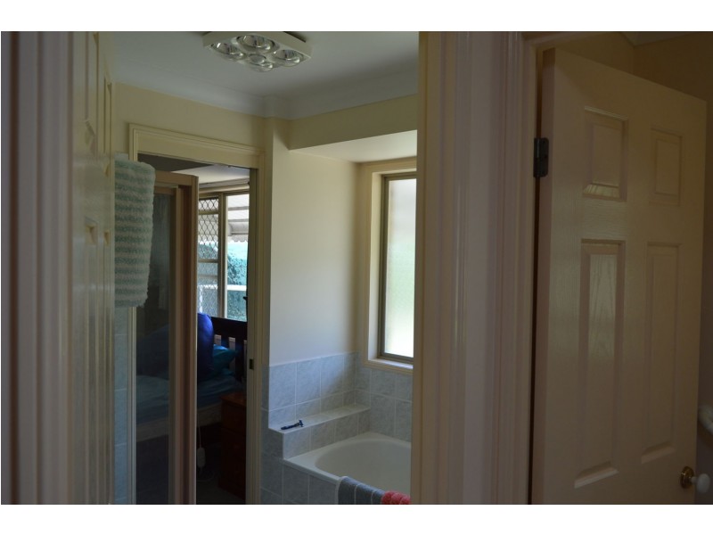 8 Grandview Road, Balmoral Ridge QLD 4552