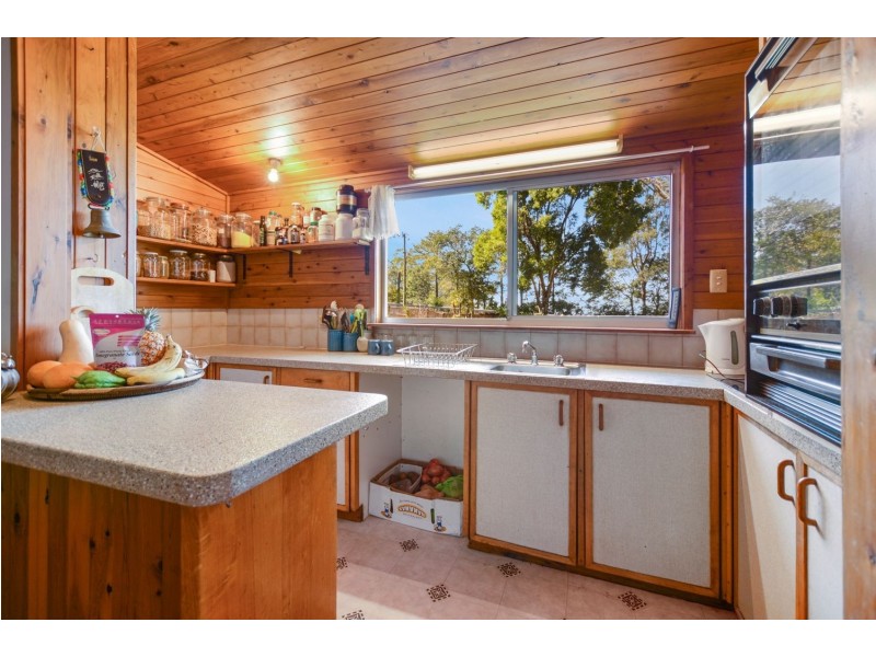 132 Flaxton Dive, Mapleton QLD 4560