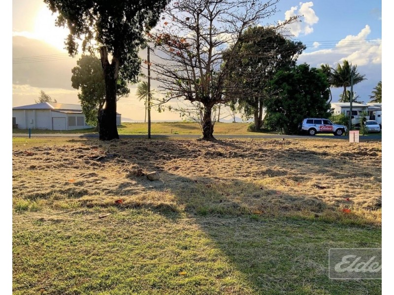 13 Taylor Street, Tully Heads QLD 4854