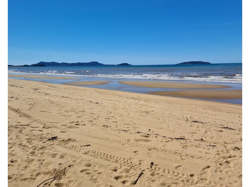 13 Taylor Street, Tully Heads QLD 4854