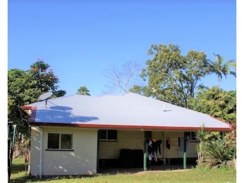 14 Edward Street, Tully QLD 4854