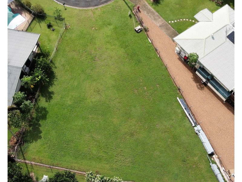 21 Casuarina Street, Tully Heads QLD 4854