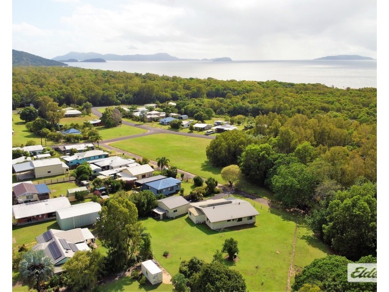 21 Casuarina Street, Tully Heads QLD 4854