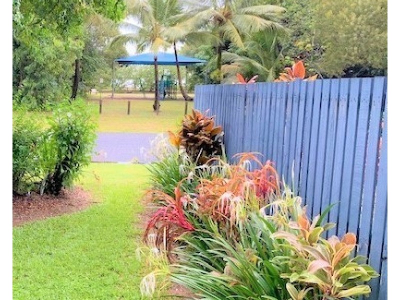 117 Taylor Street, Tully Heads QLD 4854
