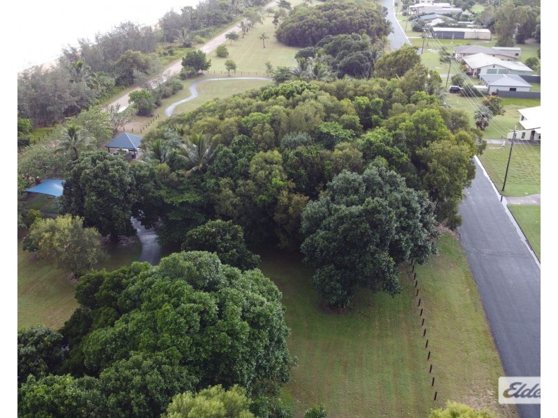 117 Taylor Street, Tully Heads QLD 4854