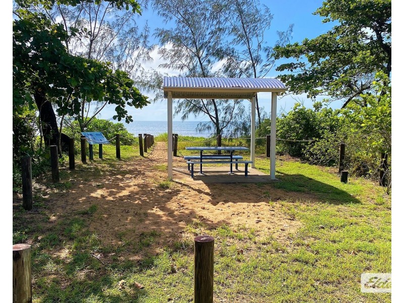 117 Taylor Street, Tully Heads QLD 4854