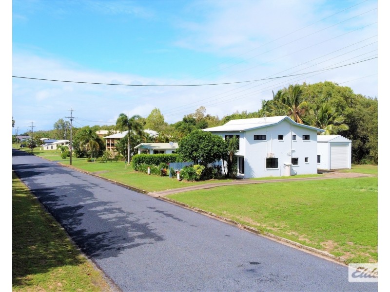 117 Taylor Street, Tully Heads QLD 4854