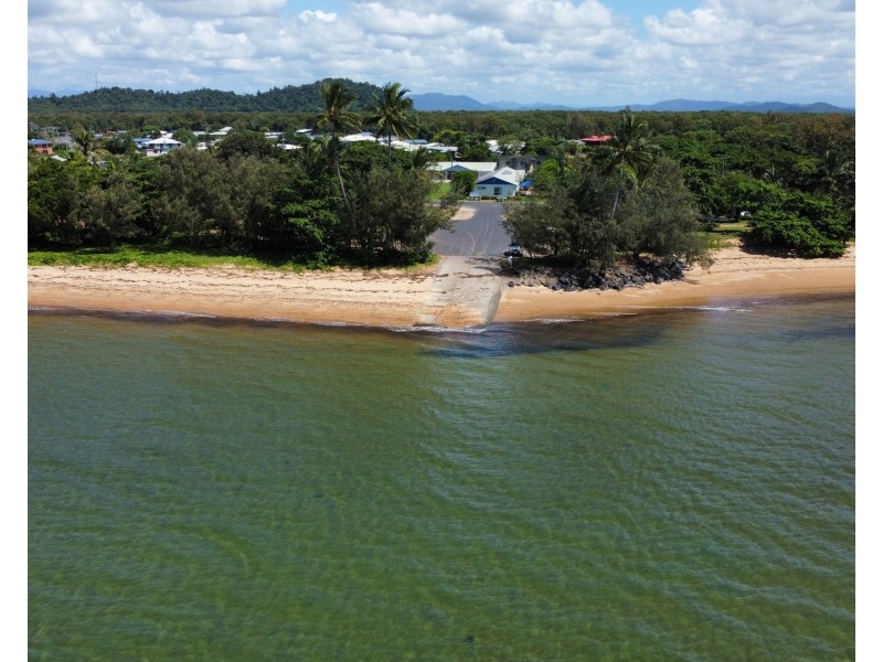 13 Andrews Street, Kurrimine Beach QLD 4871