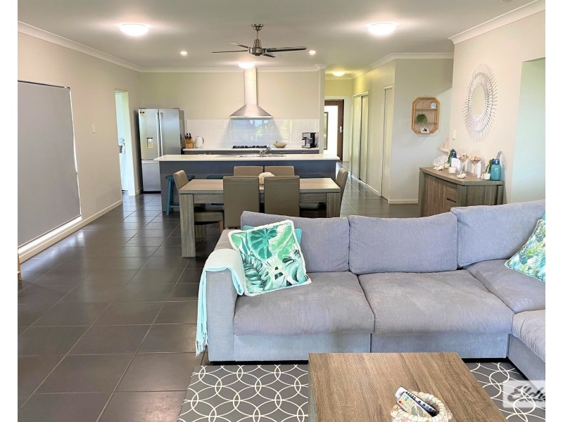 10 Rise Crescent, Mission Beach QLD 4852