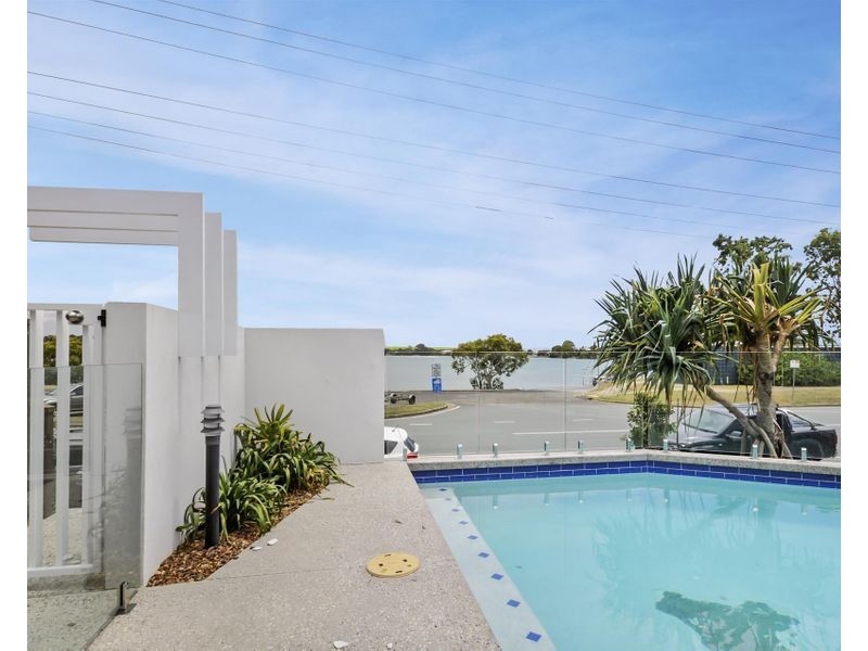 1/327 Bradman Avenue, Maroochydore QLD 4558