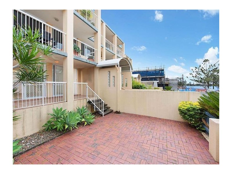 1/15 Bindaree Crescent, Mooloolaba QLD 4557