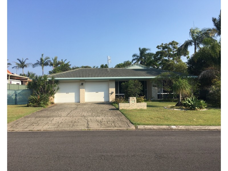 25 Poinciana Avenue, Mooloolaba QLD 4557