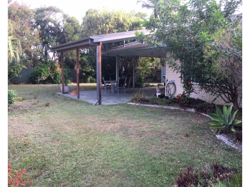 25 Poinciana Avenue, Mooloolaba QLD 4557