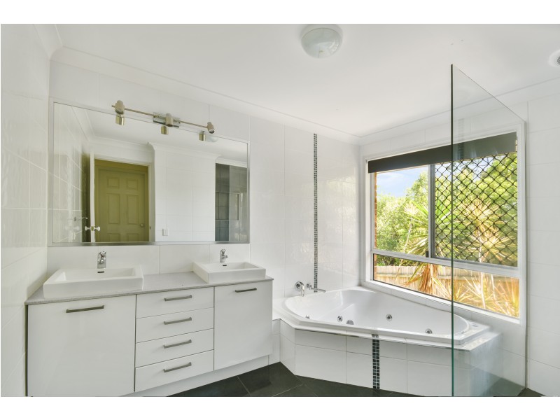 2 Ridgewood Road, Little Mountain QLD 4551