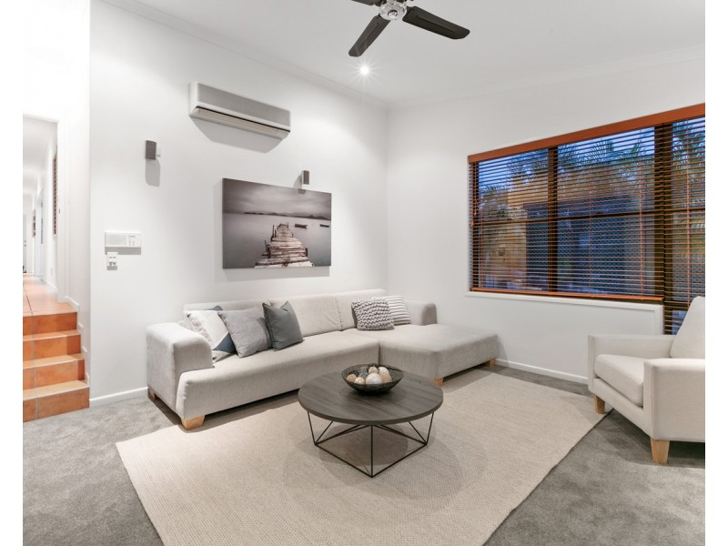 98 Sunbird Chase, Parrearra QLD 4575