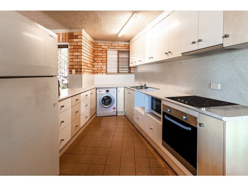 1/18 Akeringa Place, Mooloolaba QLD 4557