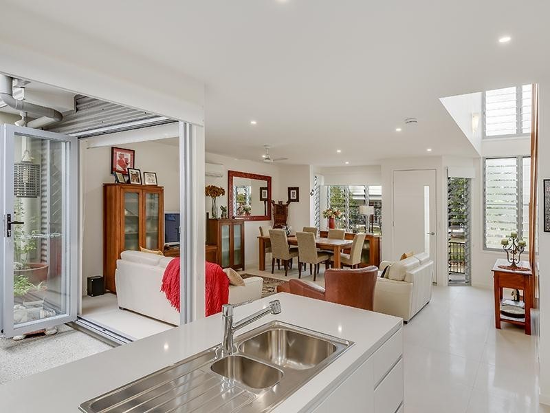 12 Machans Lane, Maroochydore QLD 4558