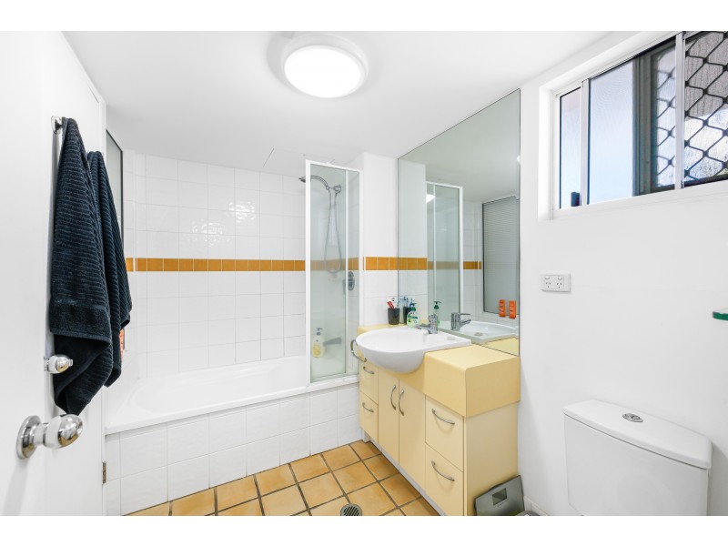 240/180 Alexandra Parade, Alexandra Headland QLD 4572