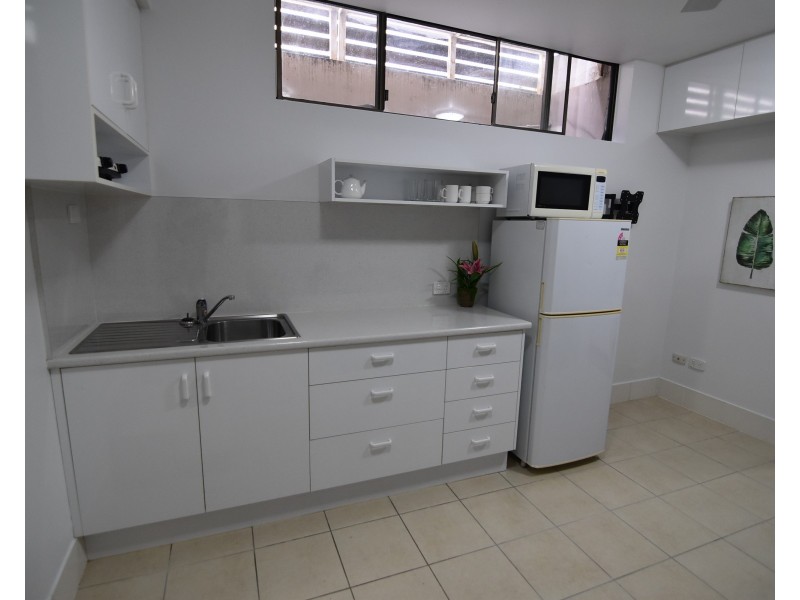 1A/244 Alexandra Parade, Alexandra Headland QLD 4572