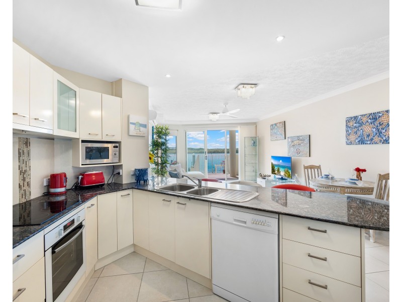 2/84-86 Duporth Avenue, Maroochydore QLD 4558
