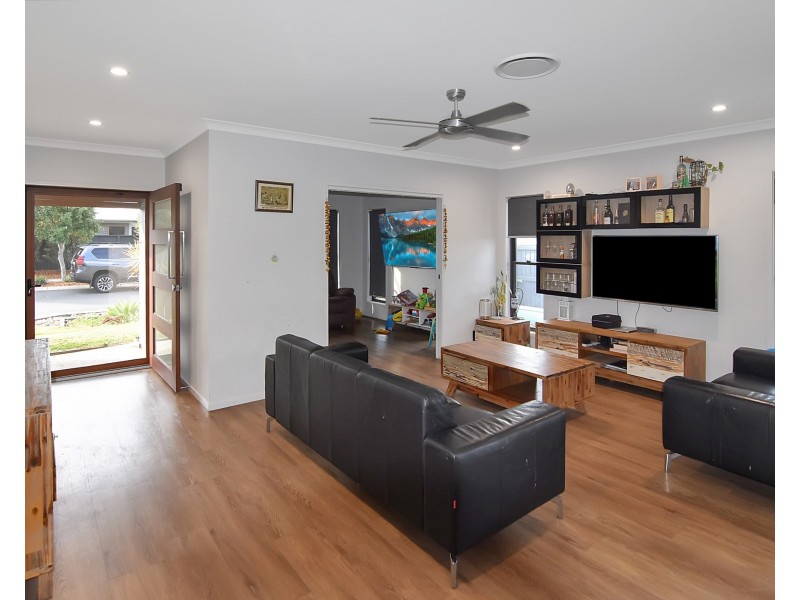 16 Sienna Crescent, Palmview QLD 4553