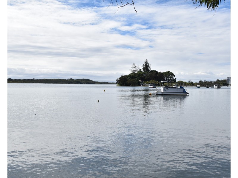 1/109 Bradman Avenue, Maroochydore QLD 4558