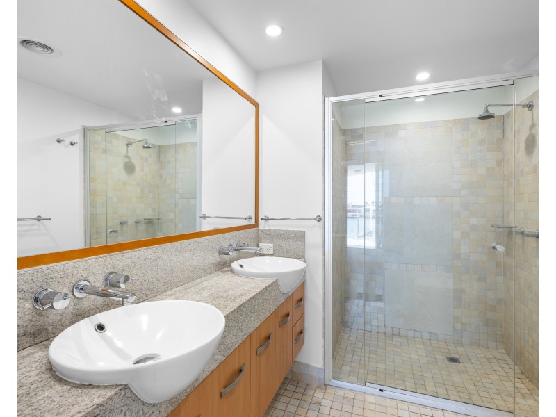 unit 204/13 Nicklin Way, Minyama QLD 4575